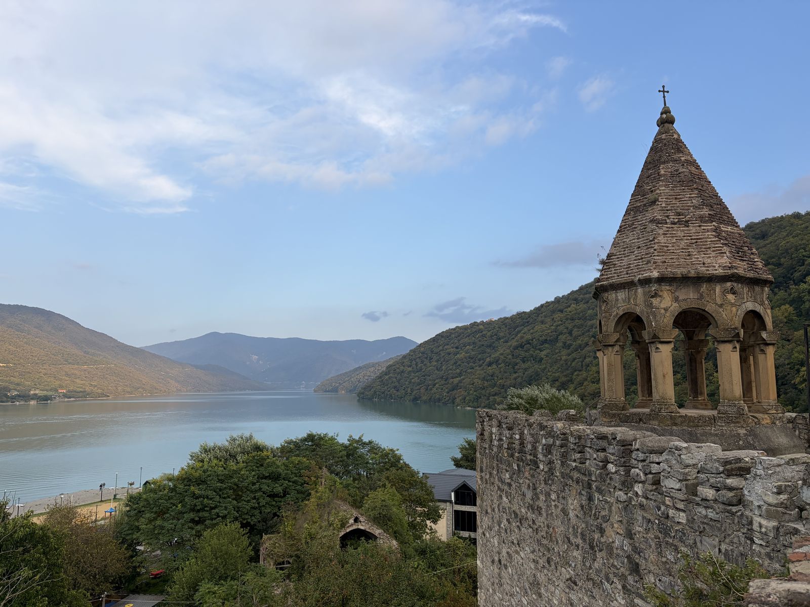 Ананури